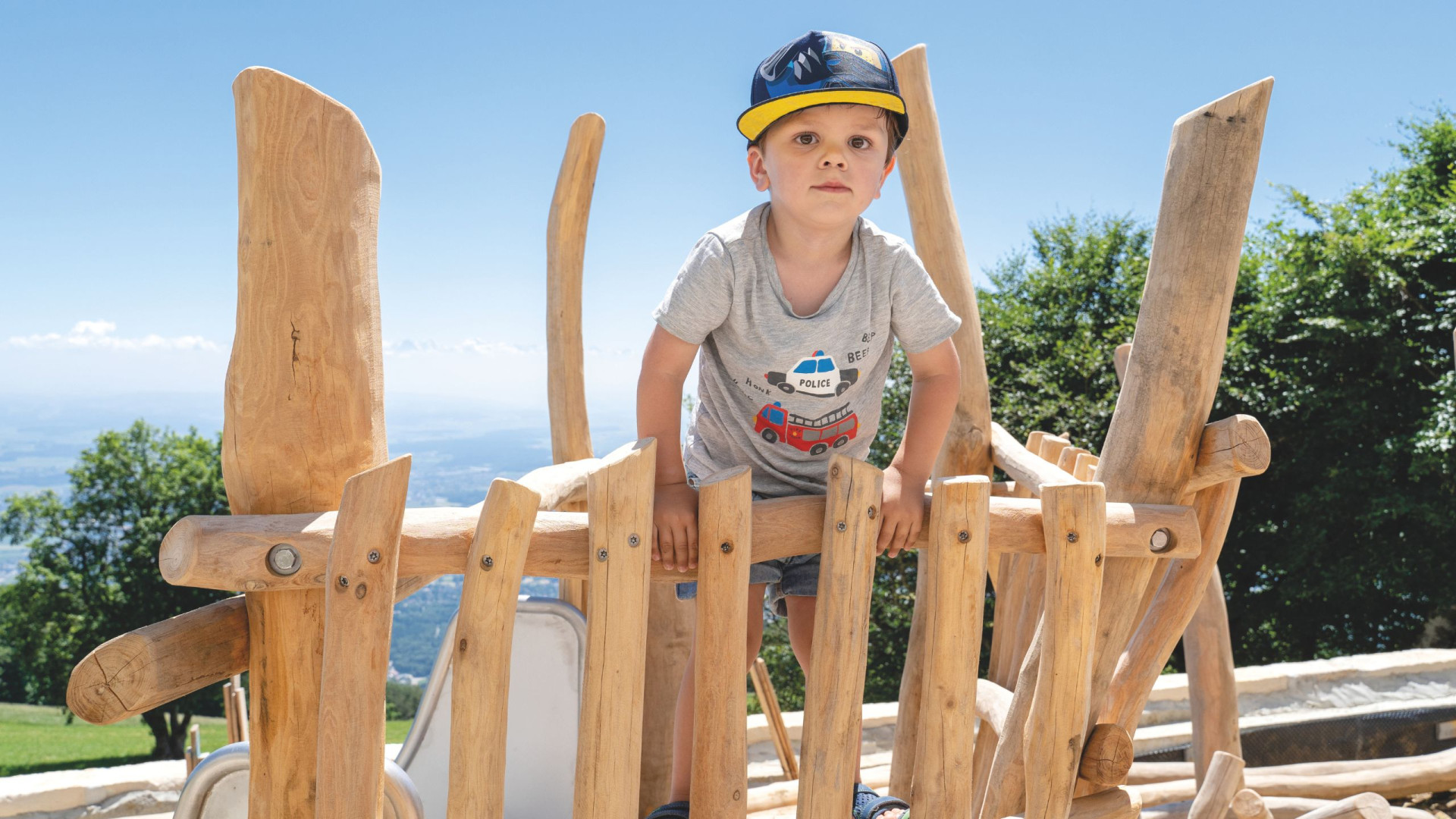 Kind auf Spielplatz
